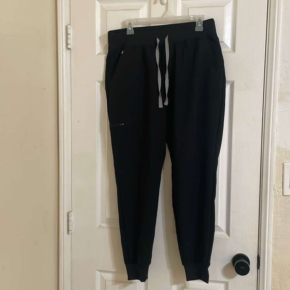 Figs high-waisted Zamora joggers in black.  Only worn once.